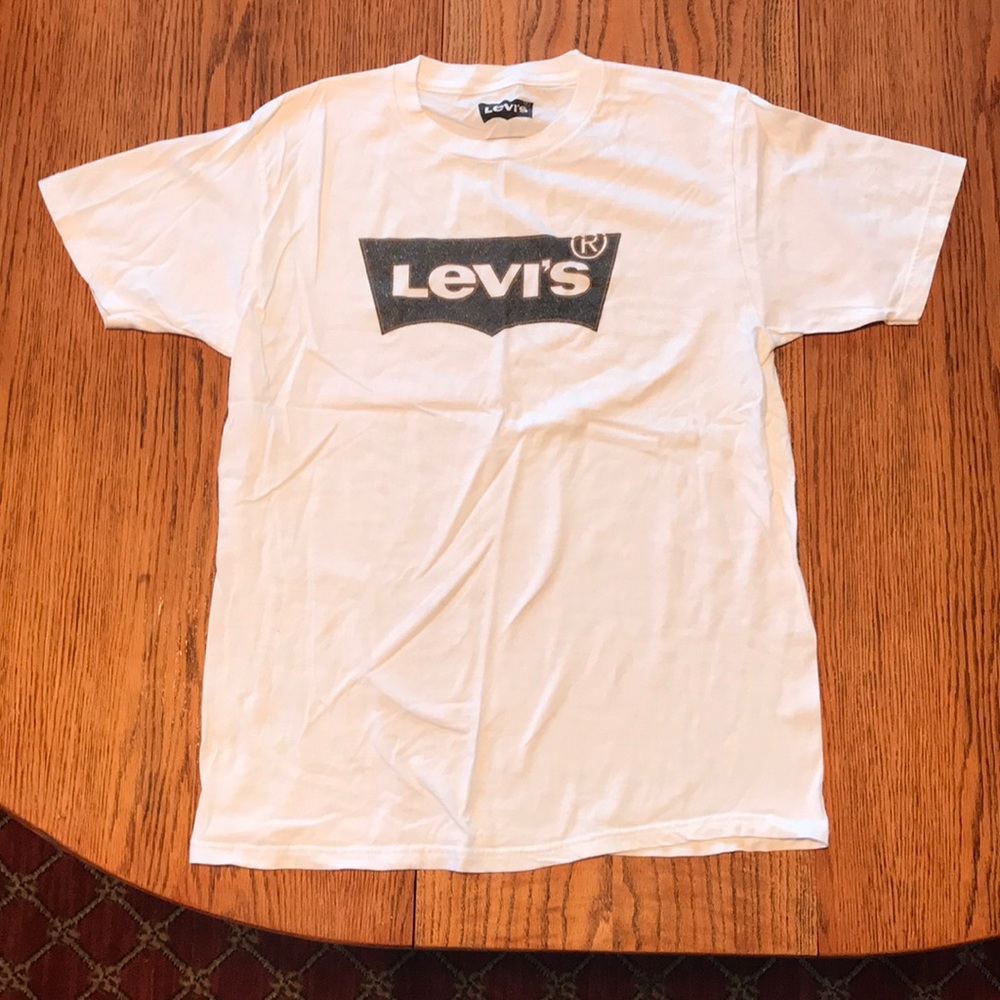 Levi tee